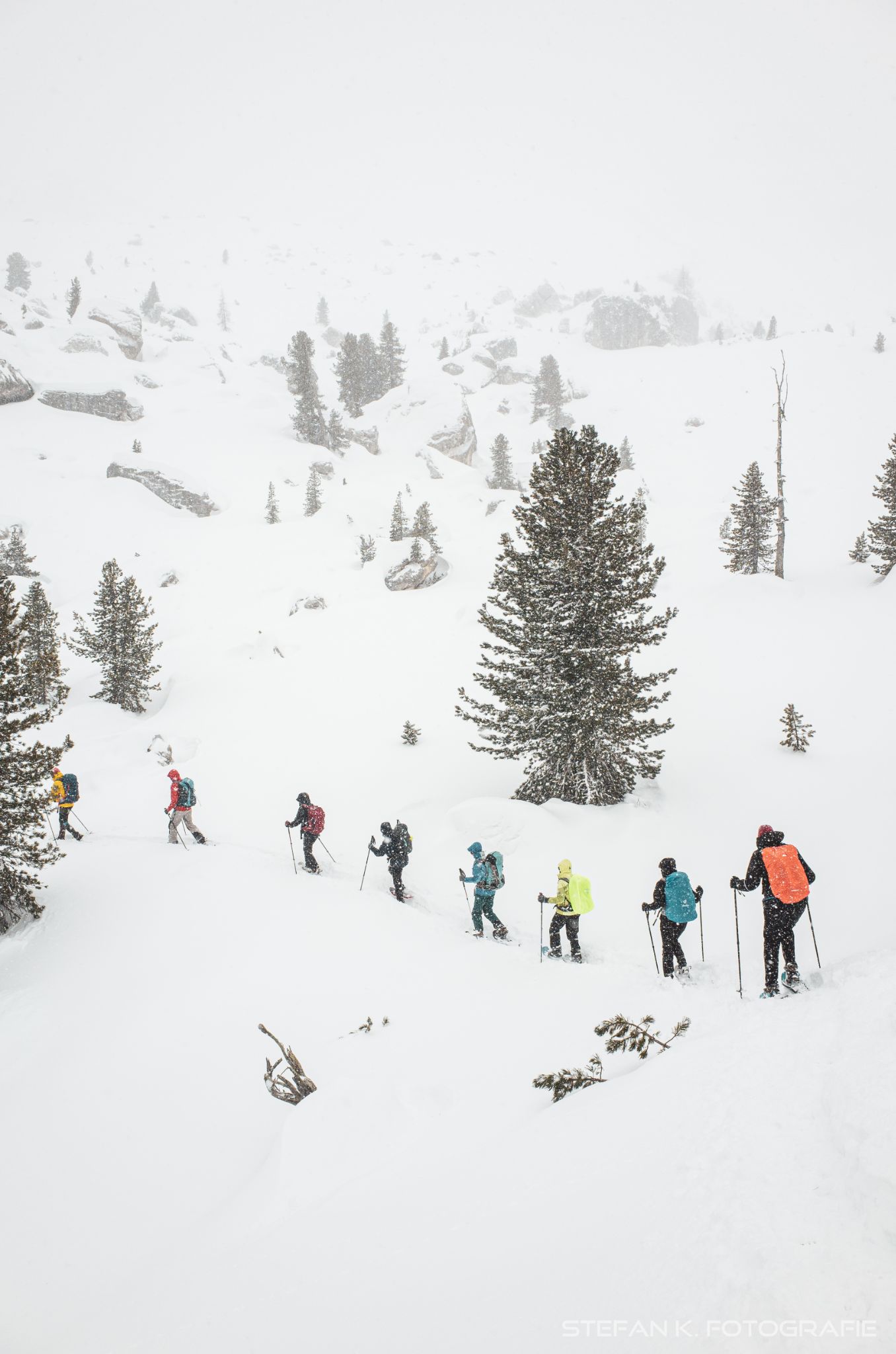 Schneeschuhwander im Blockgelände